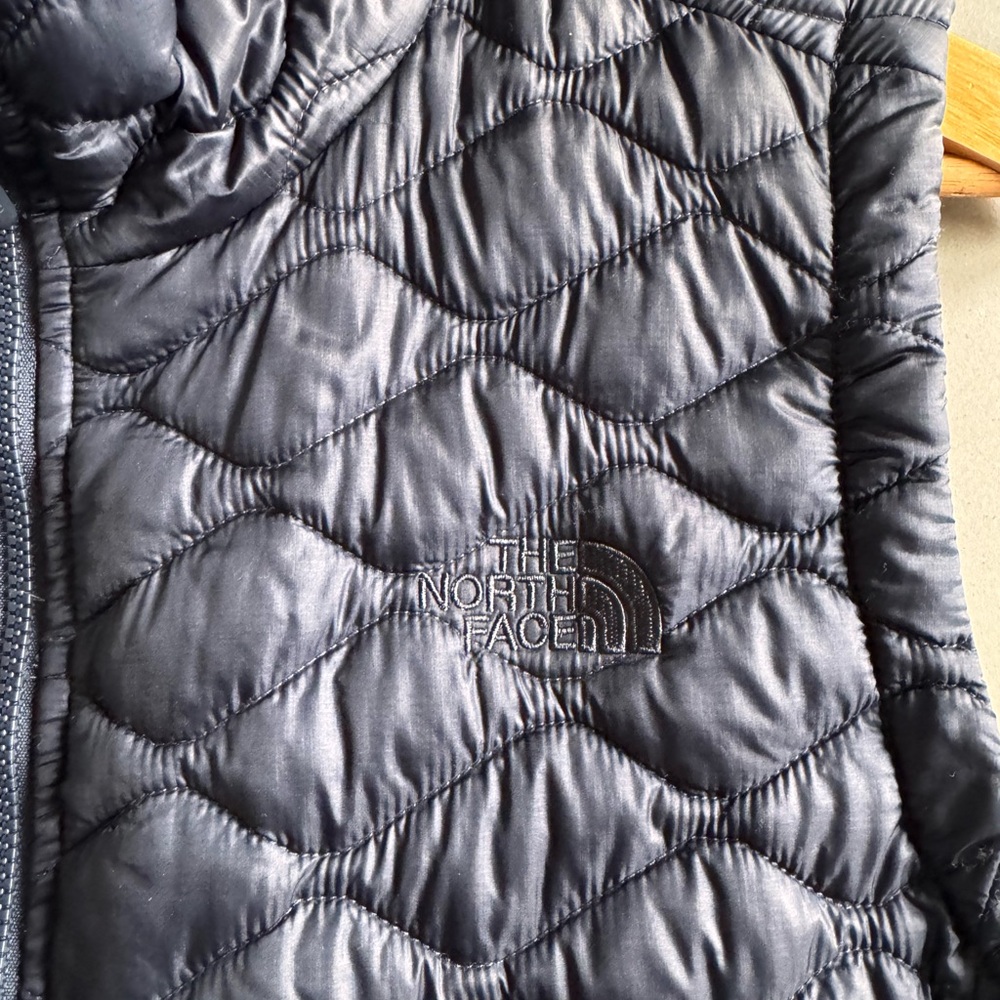 The North Face Thermoball Vest - never worn - Picture 2 of 10